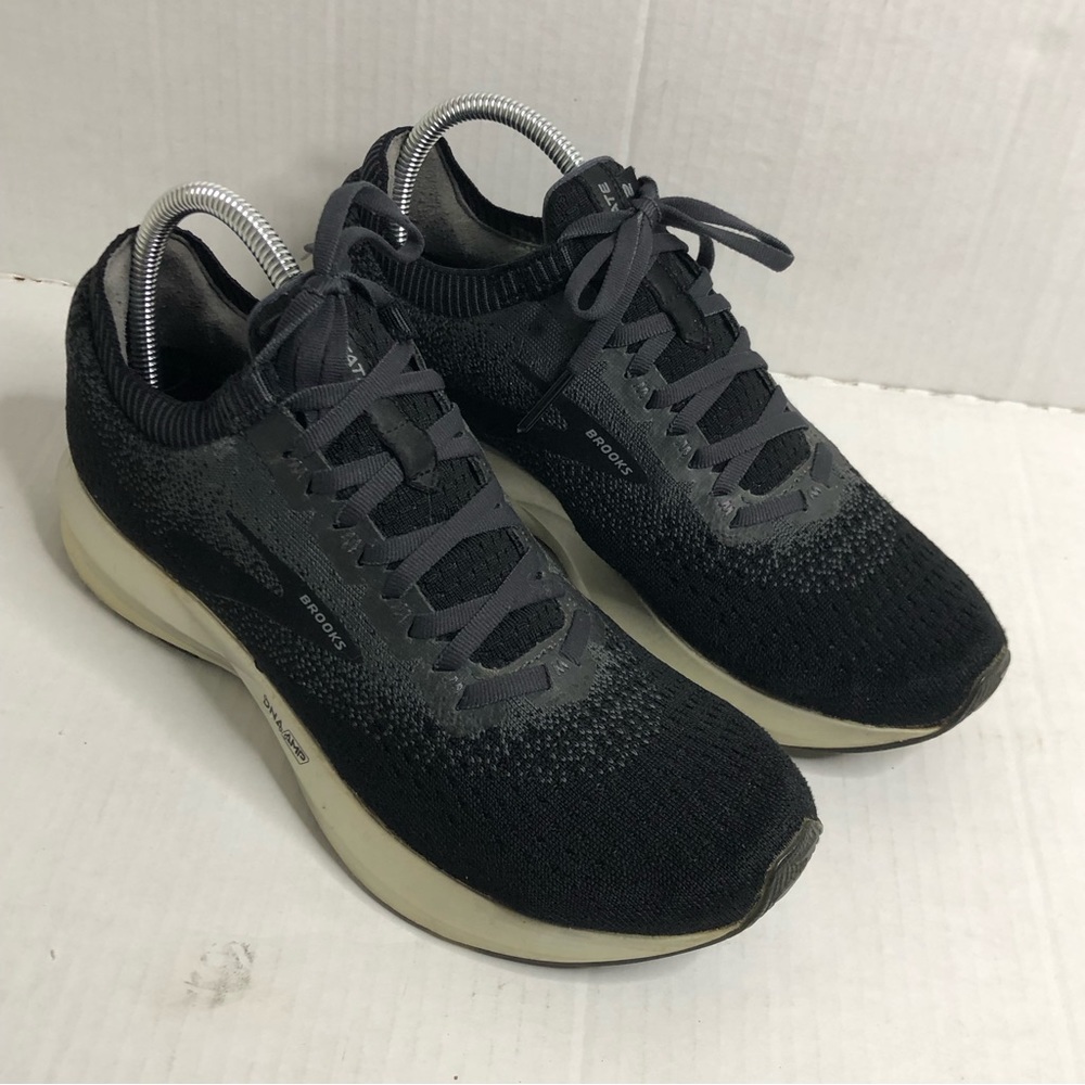 Brooks Sneakers Womens Size 9 Levitate 2 1202791B057 Black Running Shoes